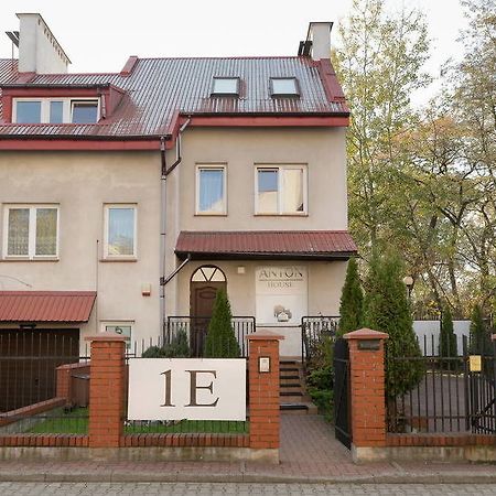 Готель Anton House Варшава Екстер'єр фото