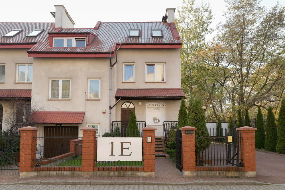 Готель Anton House Варшава Екстер'єр фото